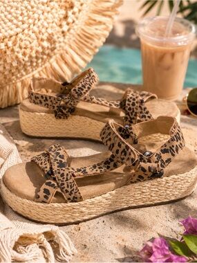 NWOT Hokus Pokus Leopard Print Espadrille Platform Sandals